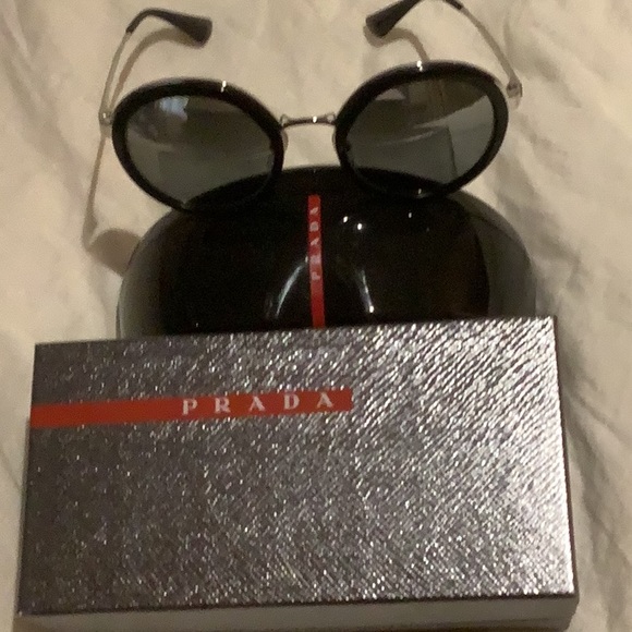 PRADA 50T Sunglass Made in Italy 1AB-6N2 54eye size - Picture 5 of 5